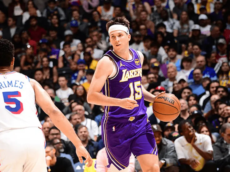 效率爆表！里夫斯目前出战19分钟，投篮14中11砍下30分4三分